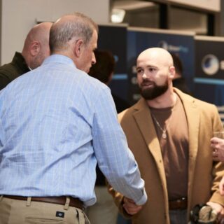 Two people shaking hands at a Stavtar event.